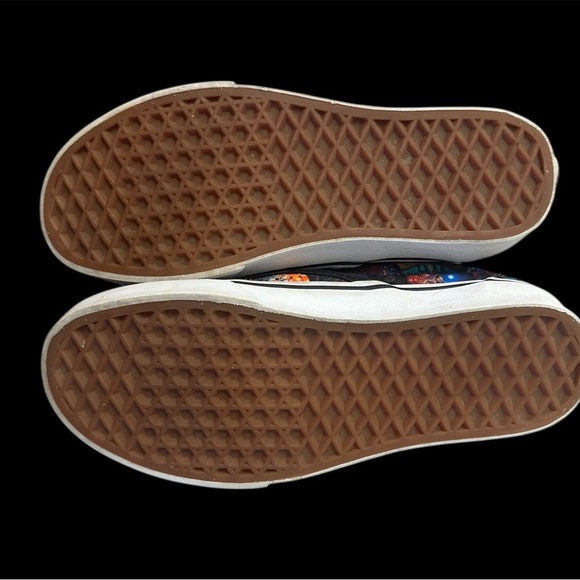 Women’s 6 Vans Stranger Things Slip On Shoes - Picture 4 of 5